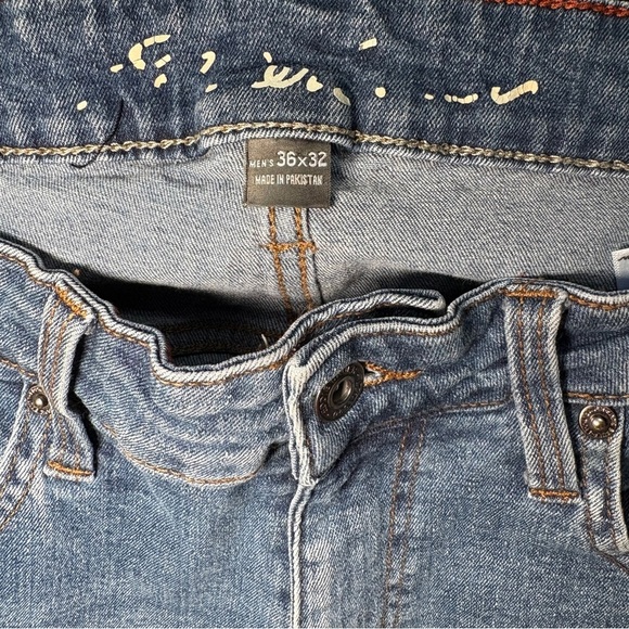 Eddie Bauer Men’s Slim Fit Jeans 36x32 Straight Leg Medium Wash Denim - Picture 4 of 7